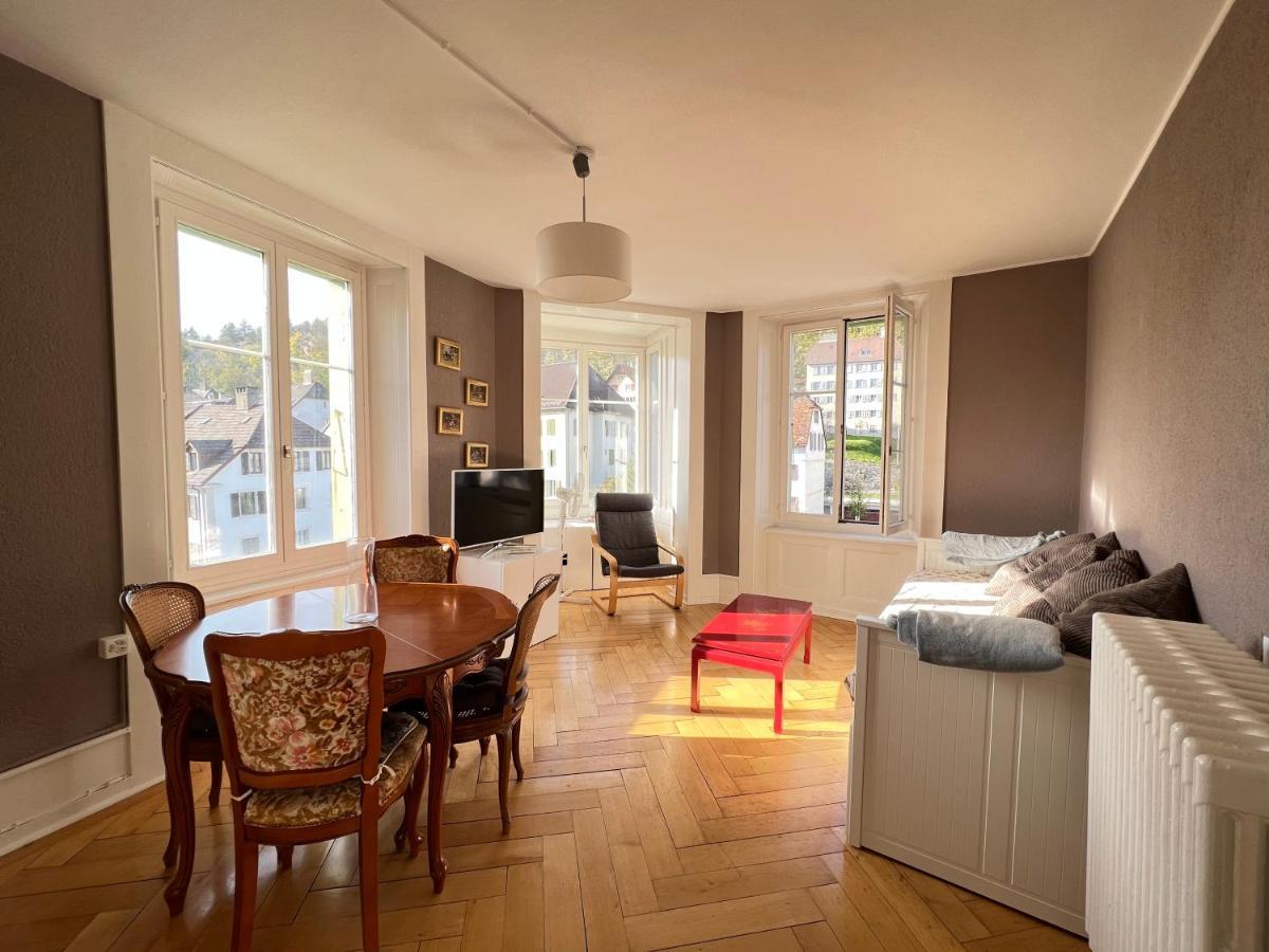 Le Locle : Bel Appartement Chaleureux Exterior photo